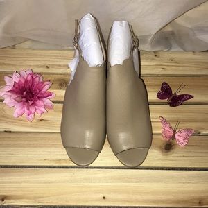 kate spade NY Olivia Scalloped block heel sandals